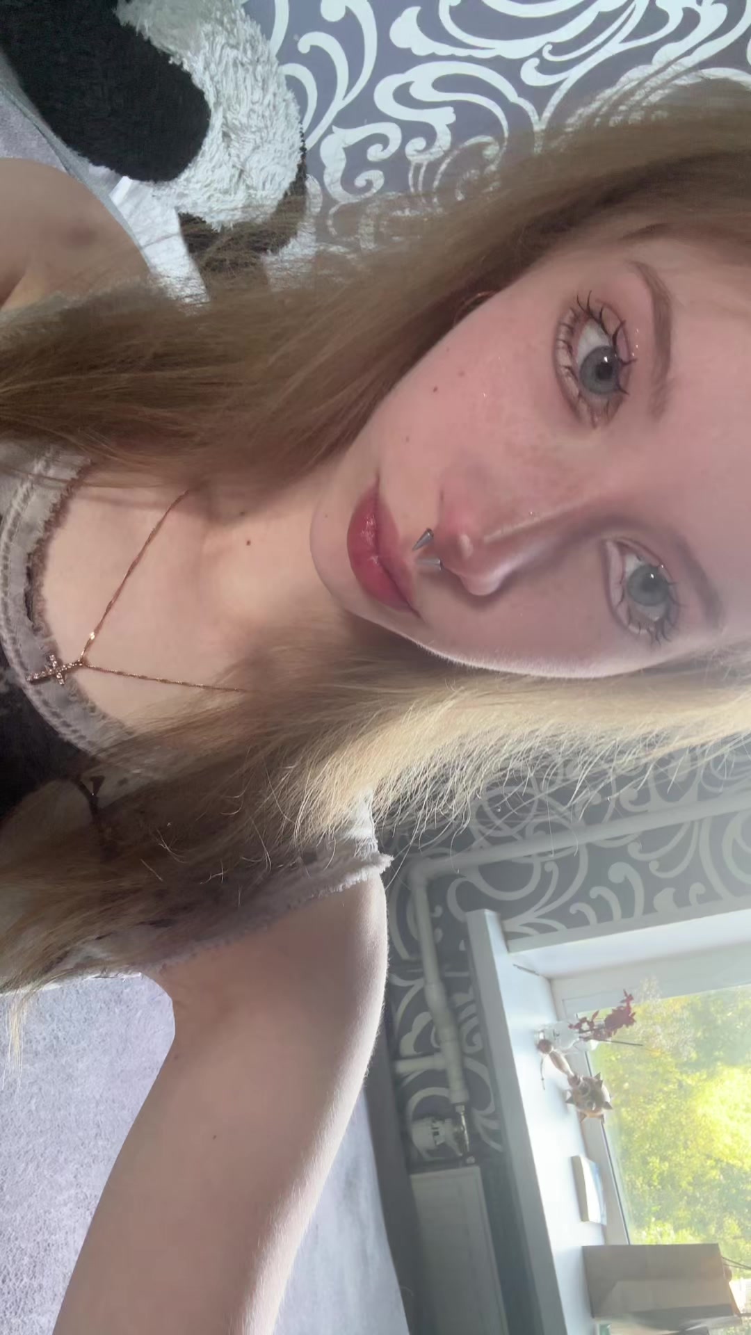 @>_*