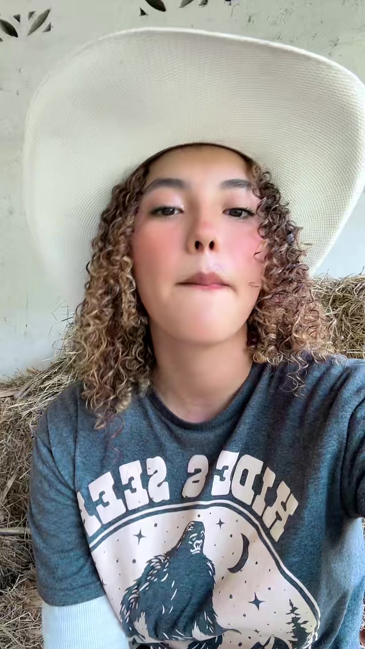 @DE LE&Oacute;N🤎