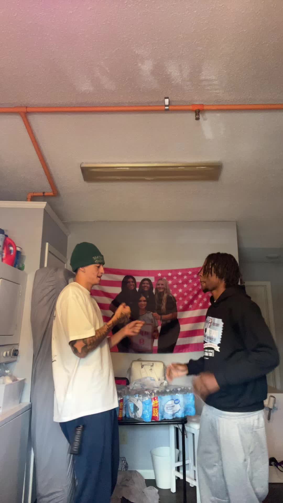 @⛤