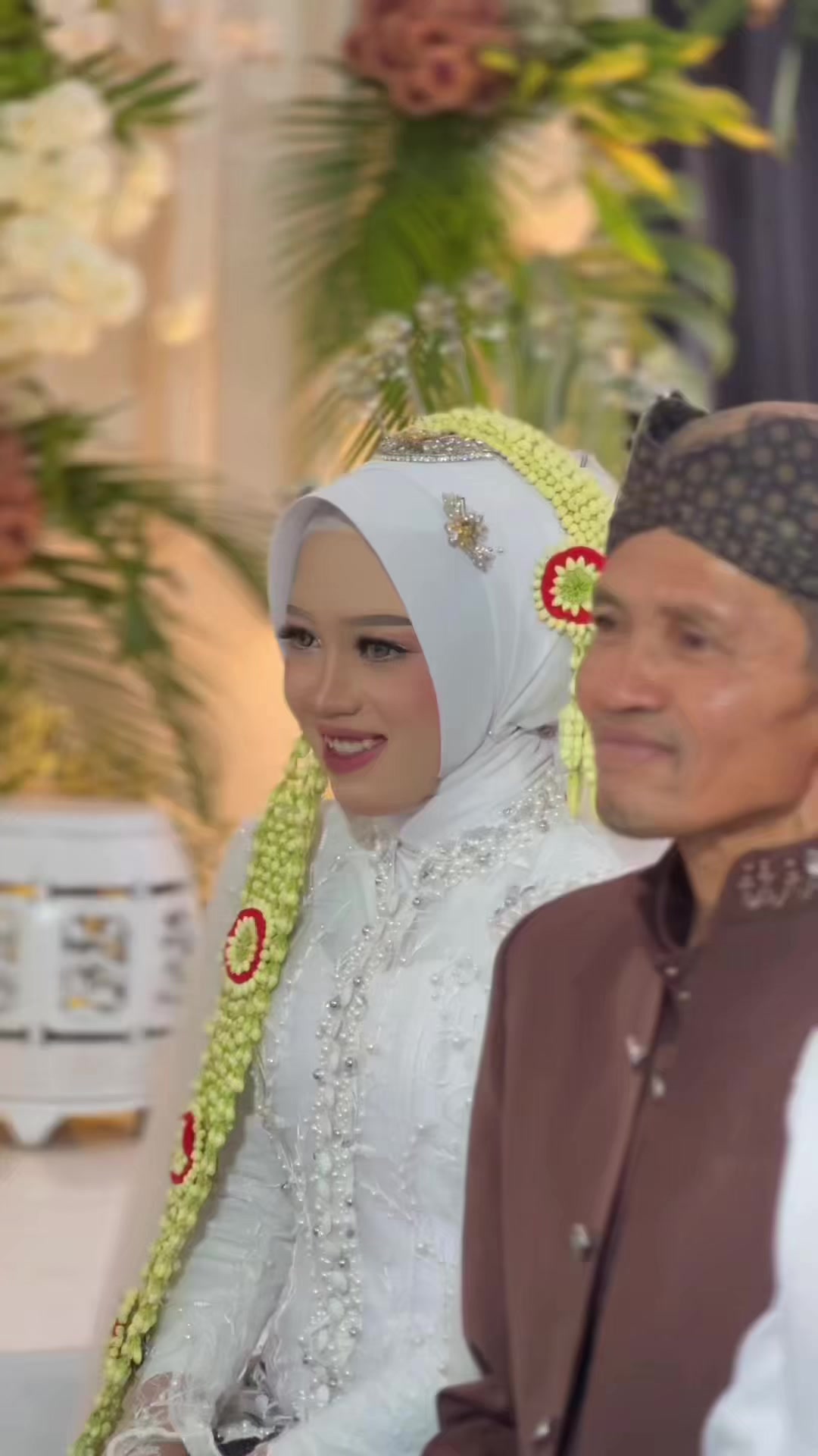 @Mbak Sari || Cucuk Lampah