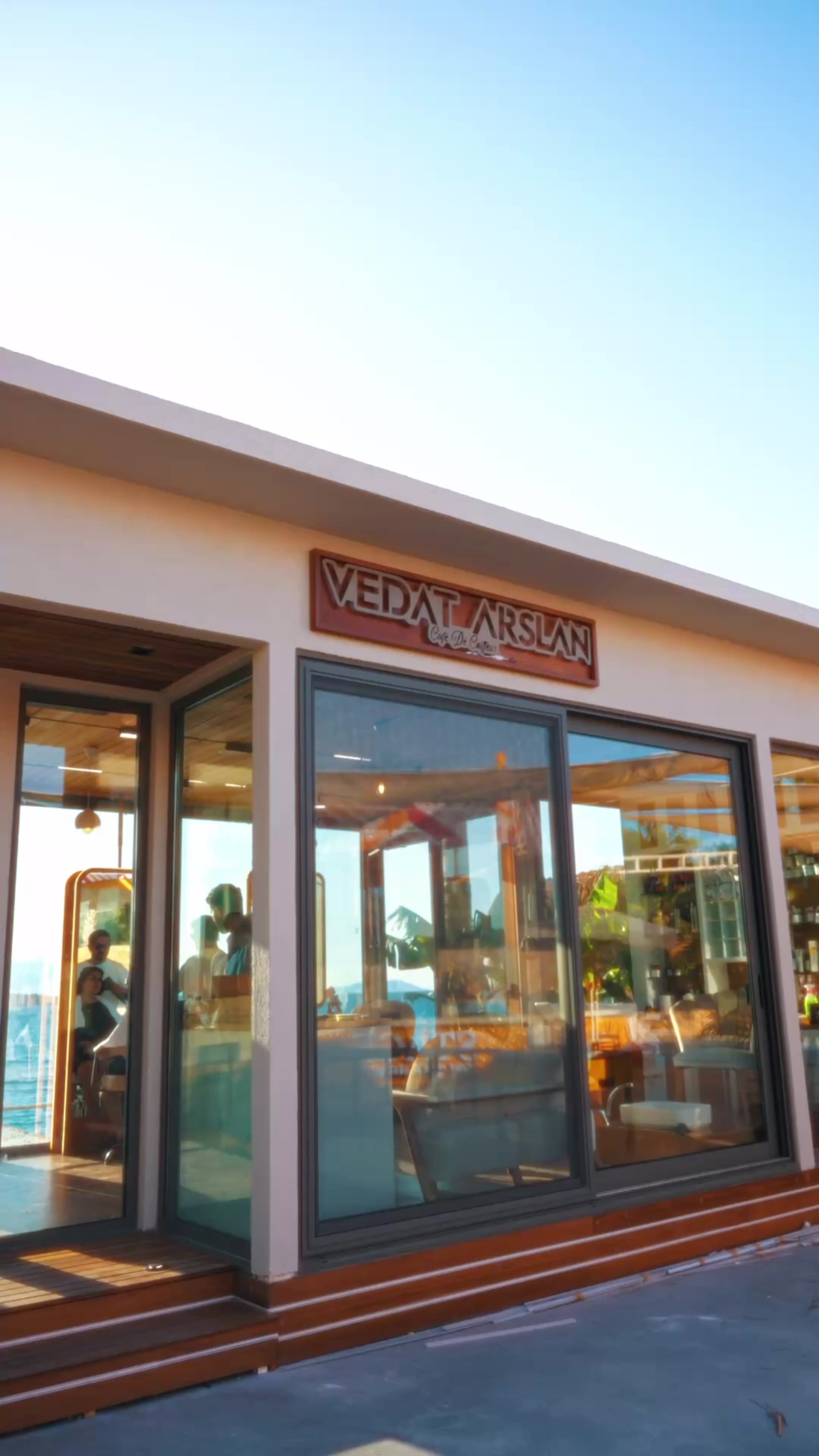 @Vedat Arslan Cafe De Coiffeur