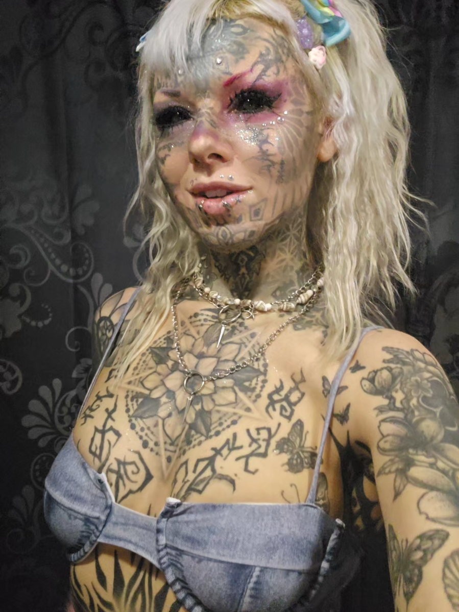 @𝔳𝔦𝔭𝔢𝔯𝔨𝔦𝔱𝔱𝔶𝔤𝔬𝔯𝔢