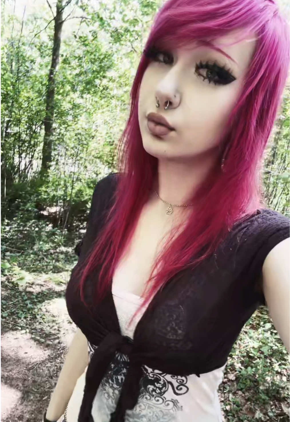 @˚⊹ 𝐡𝐞𝐥𝐞𝐧𝐚 ֺ۪ ✦˚