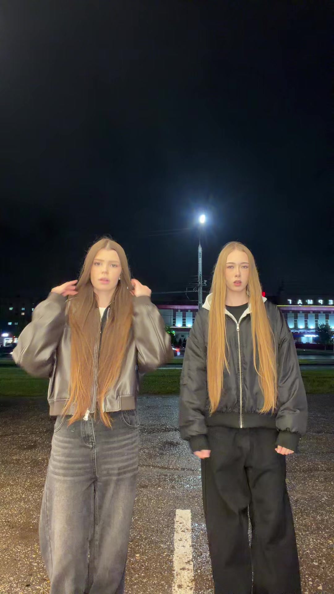 @👩🏼👩🏽