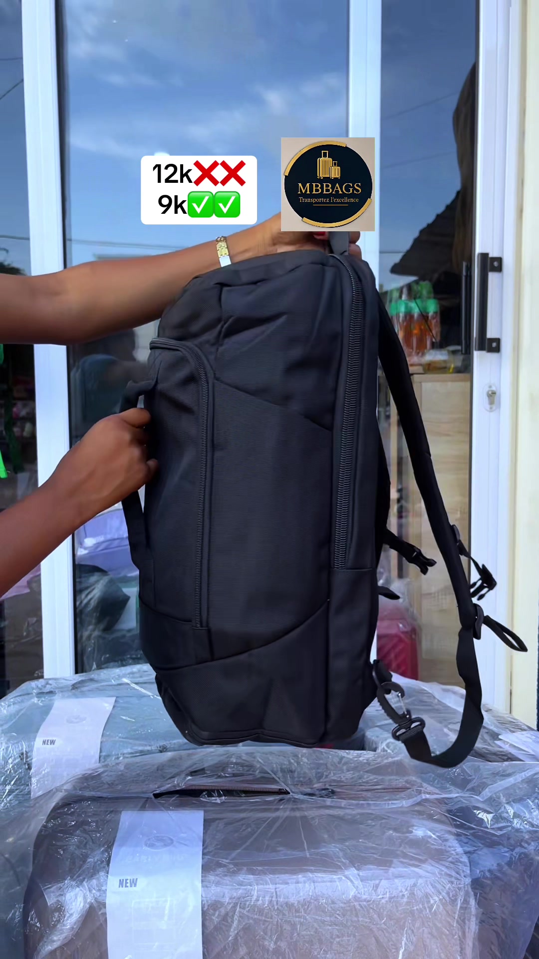 @Vendeur de valises &agrave; lom&eacute;