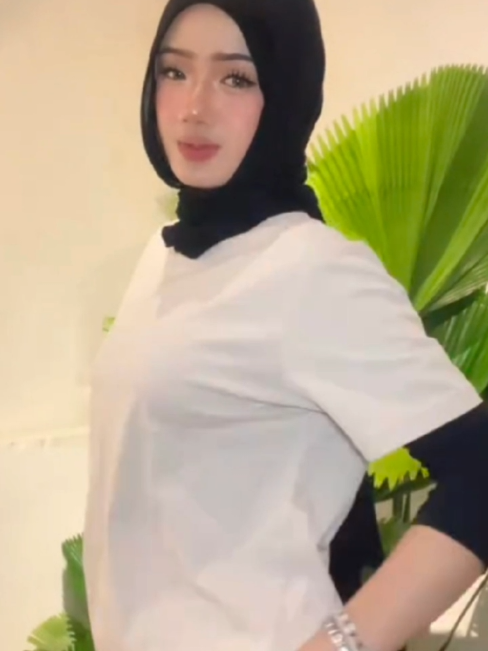 @𝘾𝙀𝙒𝙀 𝙬𝙞𝙨𝙥𝙞𝙚🫦