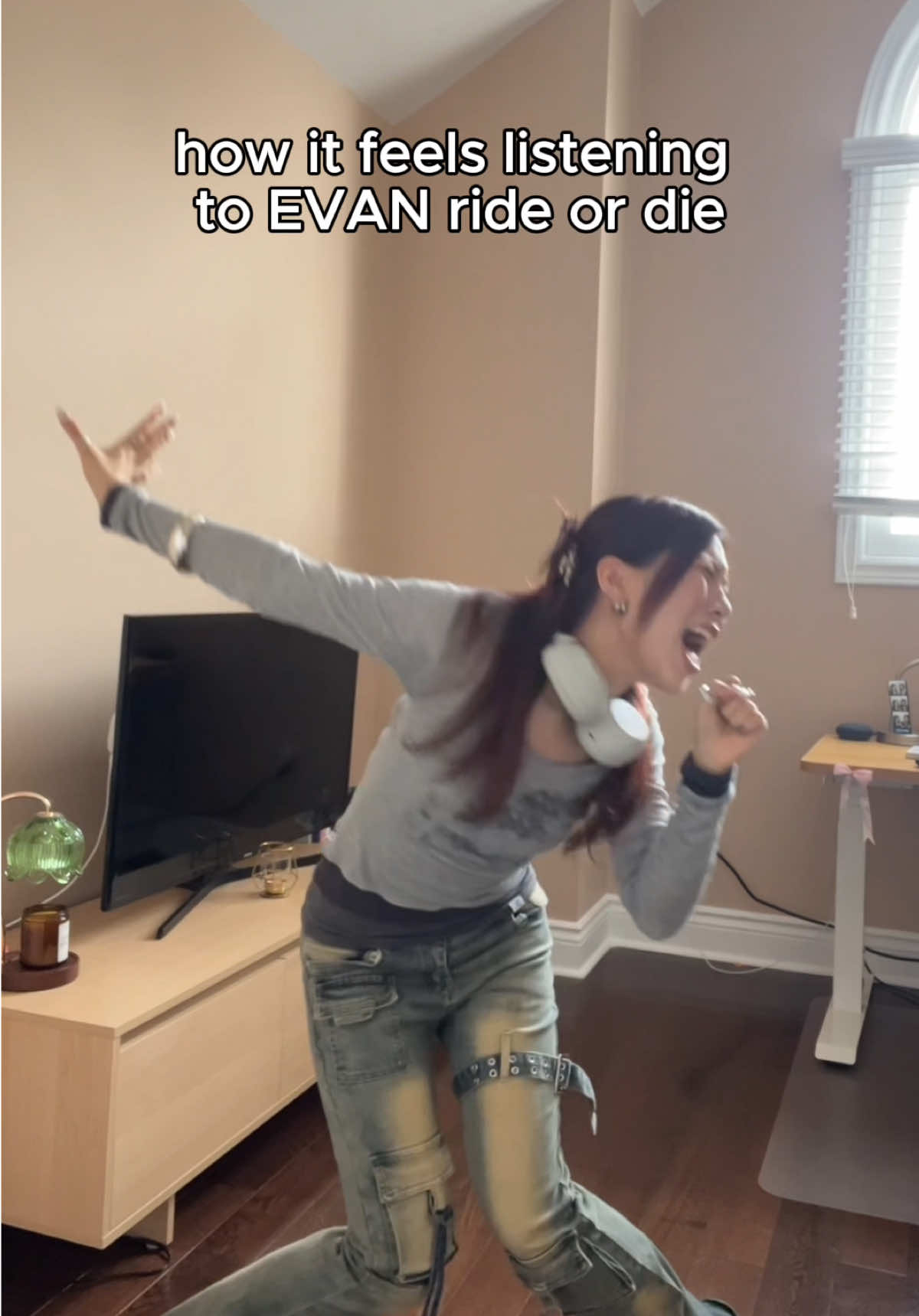 @thevivivibes