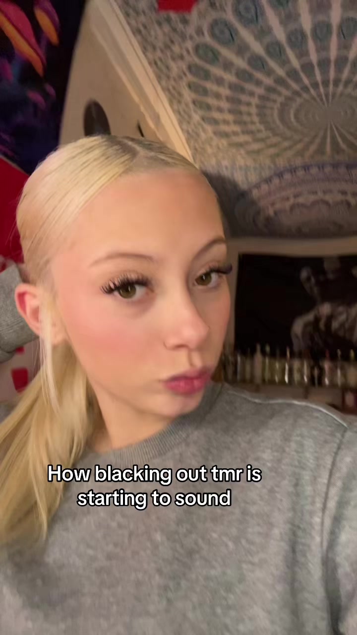 @•