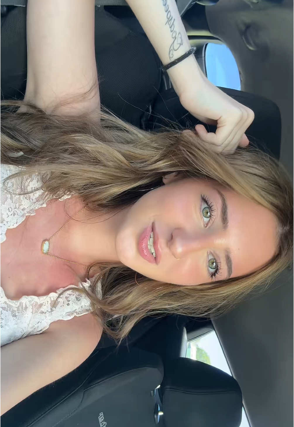 @bella