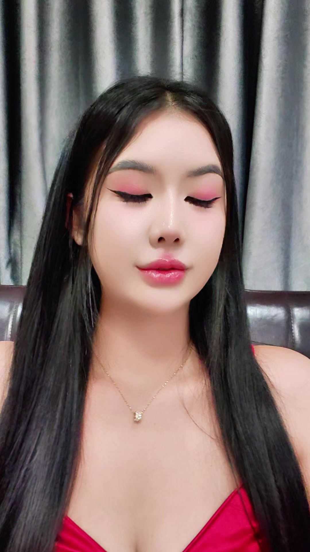 @nkauj see xyooj