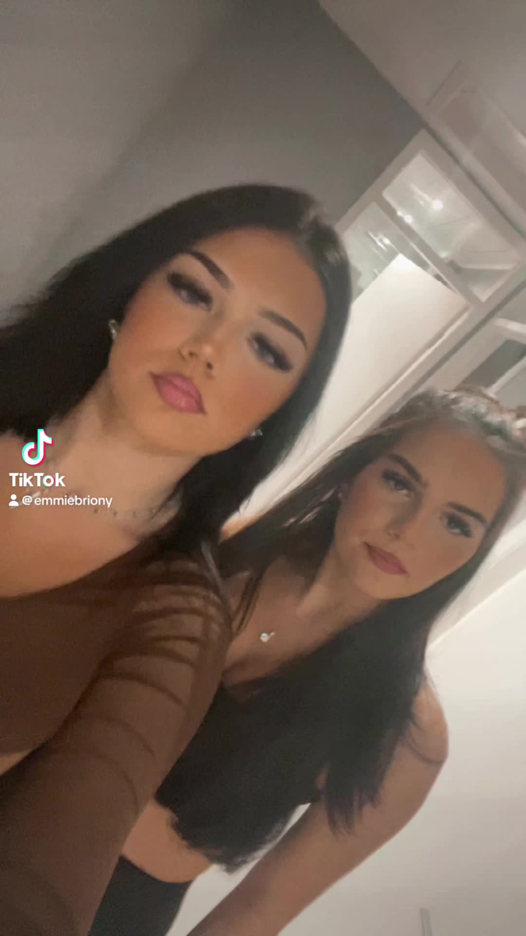 @emmi&eacute;burns