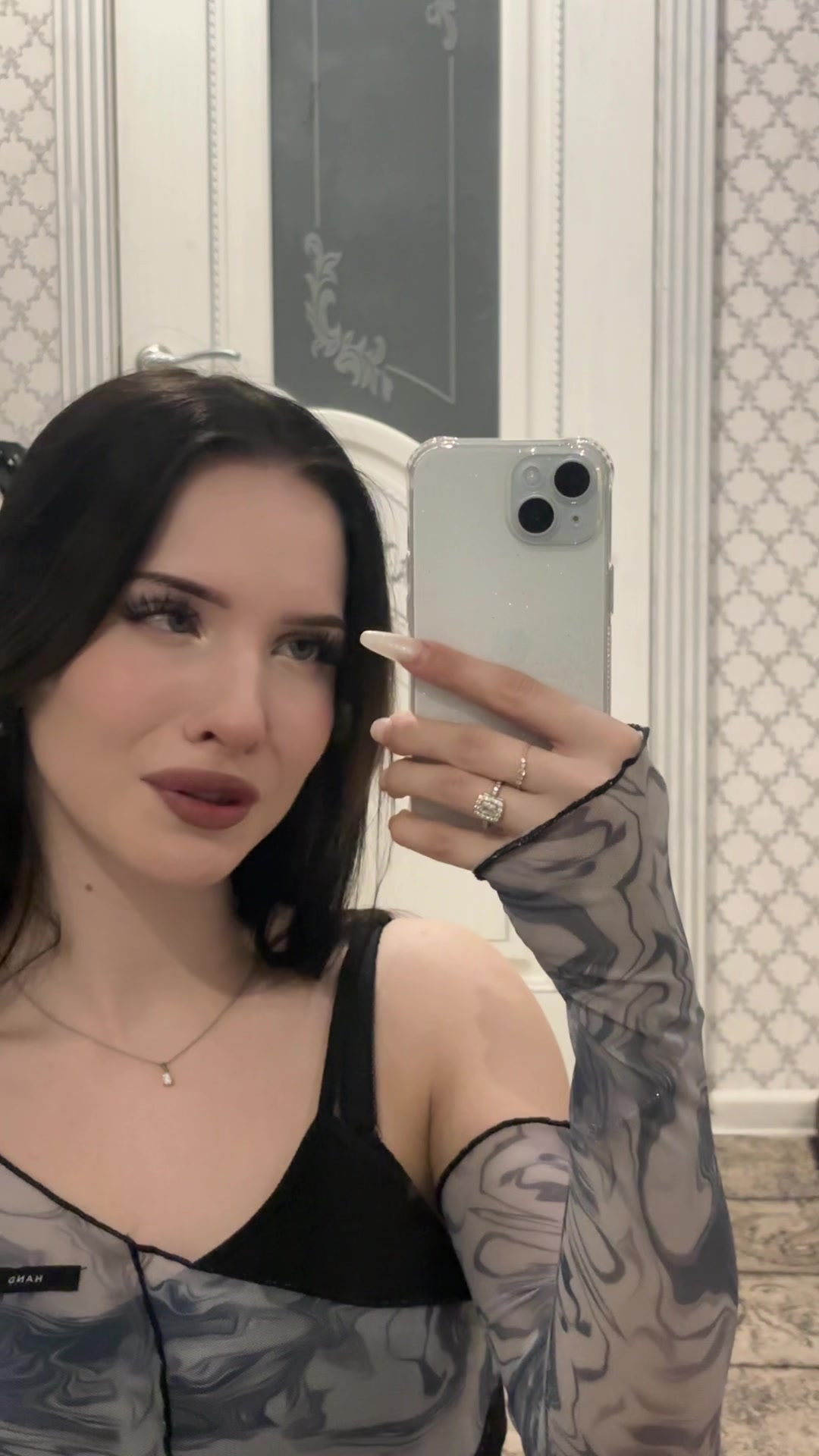 @Твоя бездна 💓
