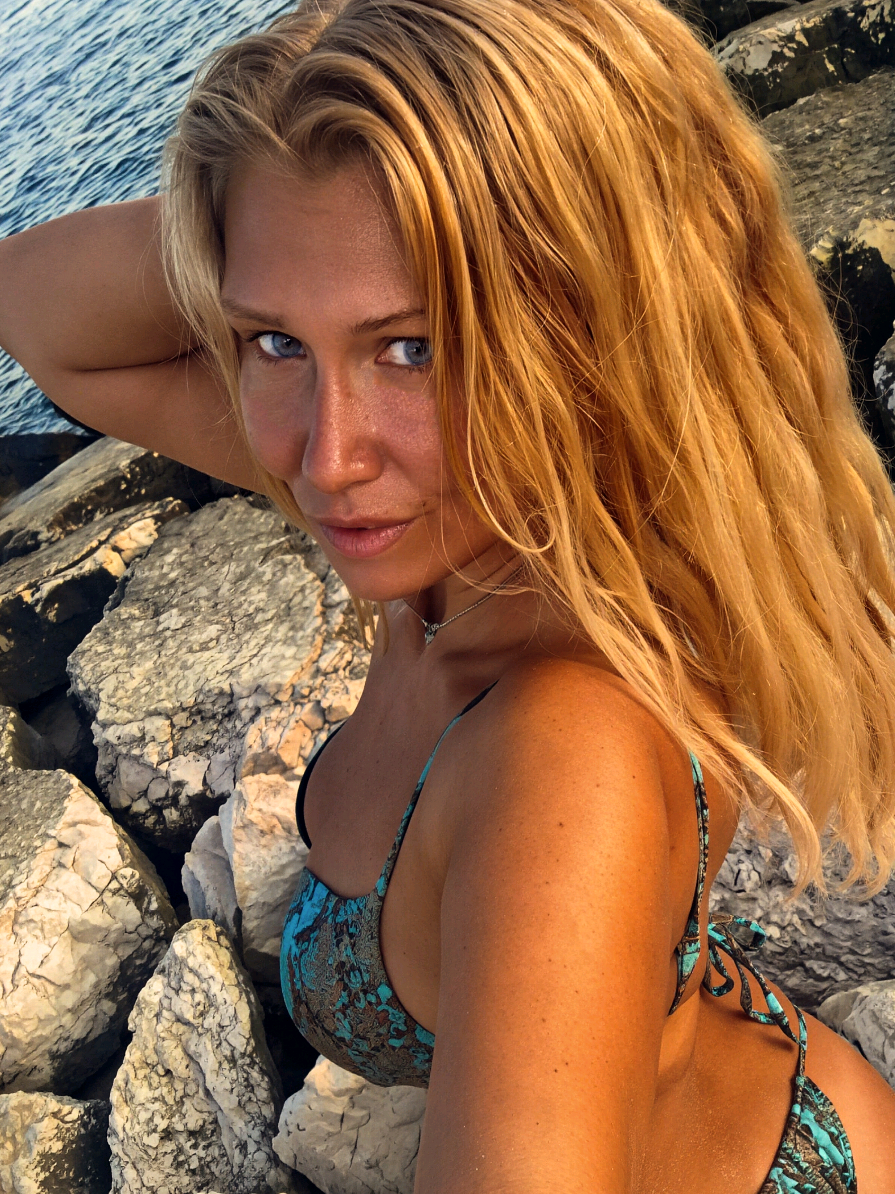 @ElenaLaPerlaOfficial