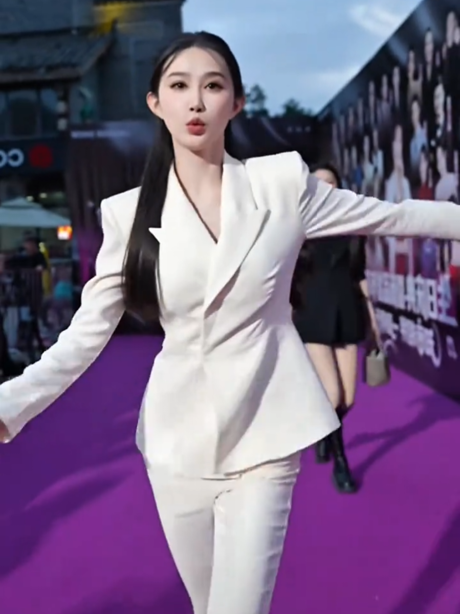 @Sally 雪莉 大笑笑