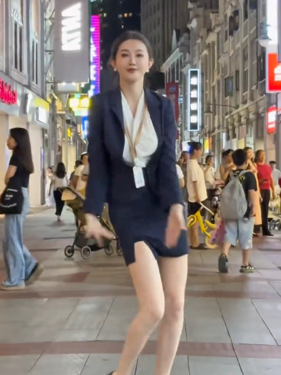 @Sally 雪莉 大笑笑