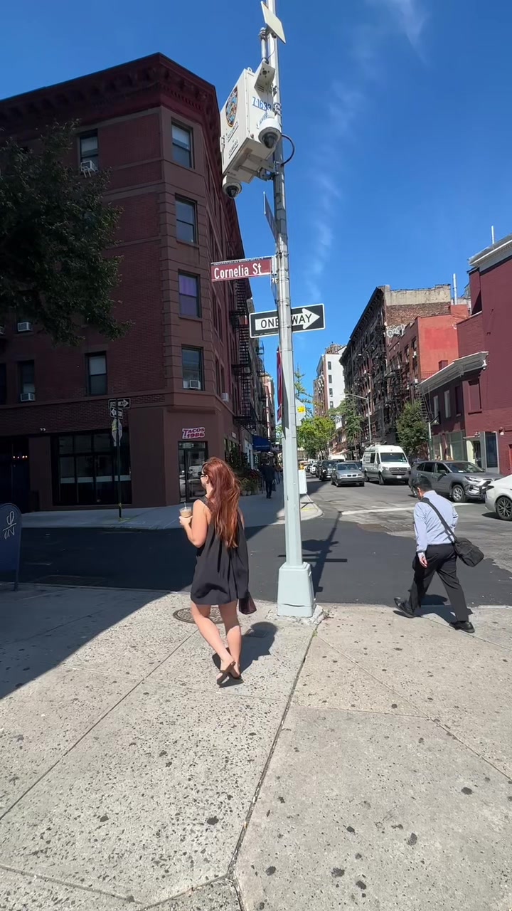 @malliekoczon