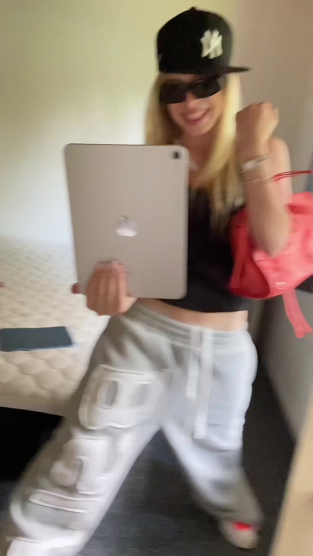 @lizzitak