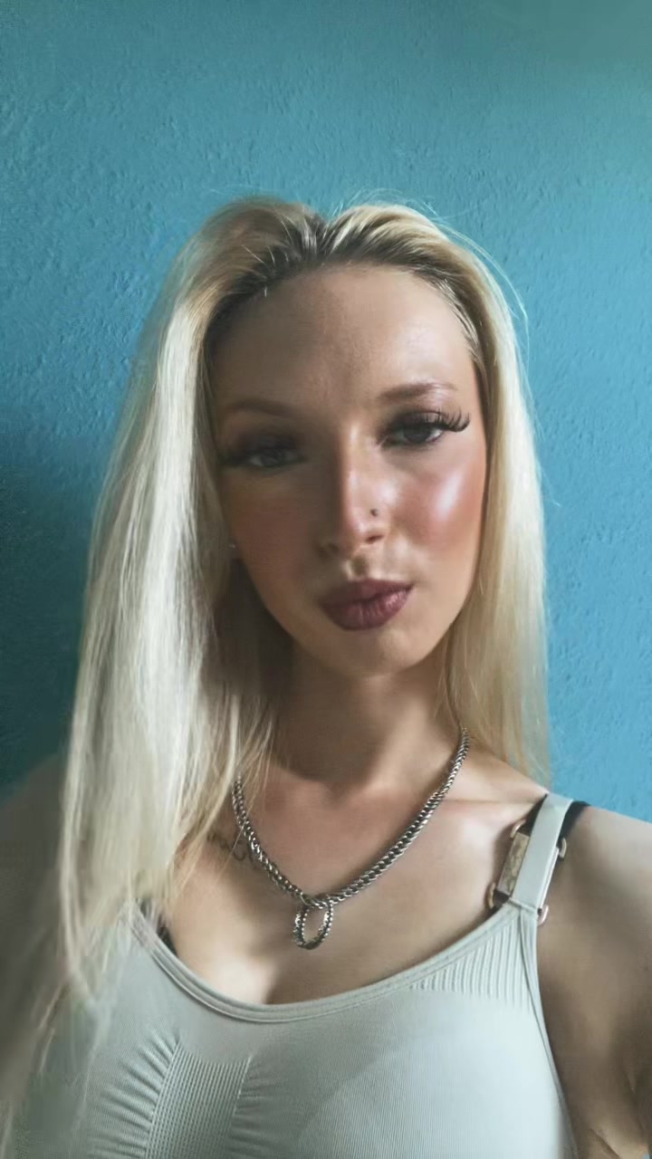 @💜😈𝙻𝚊𝚞𝚛𝚊💜😈
