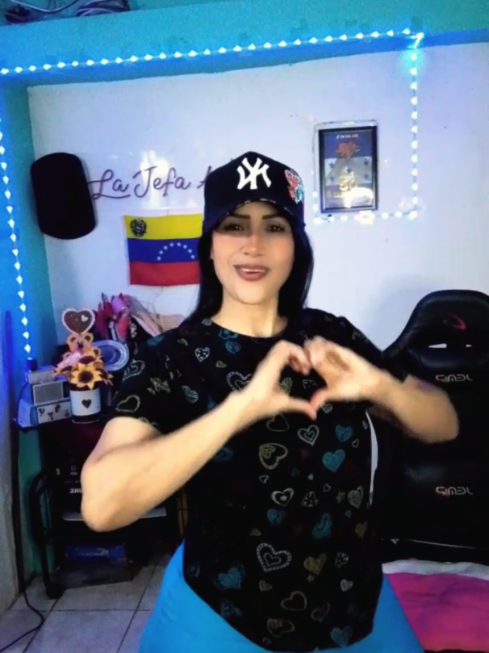 @La Jefa Ana 👑🐼🫅❤️🐺