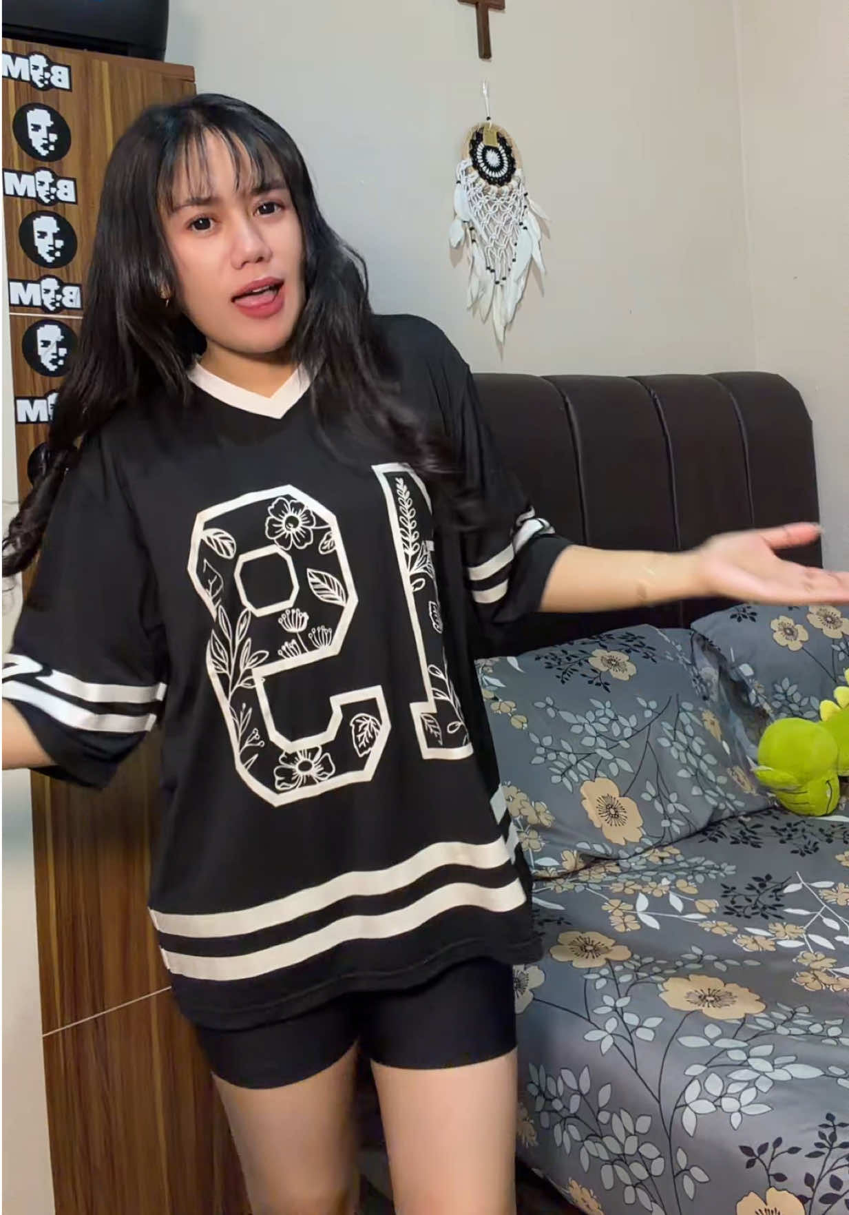 @𝐀𝐩𝐫𝐢 𝐒𝐢𝐡𝐨𝐦𝐛𝐢𝐧𝐠