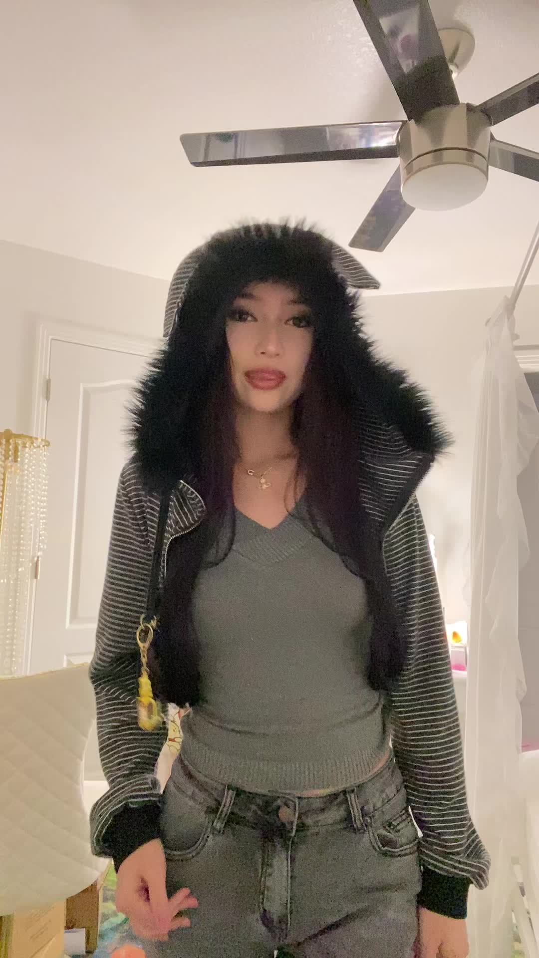 @juliamillion