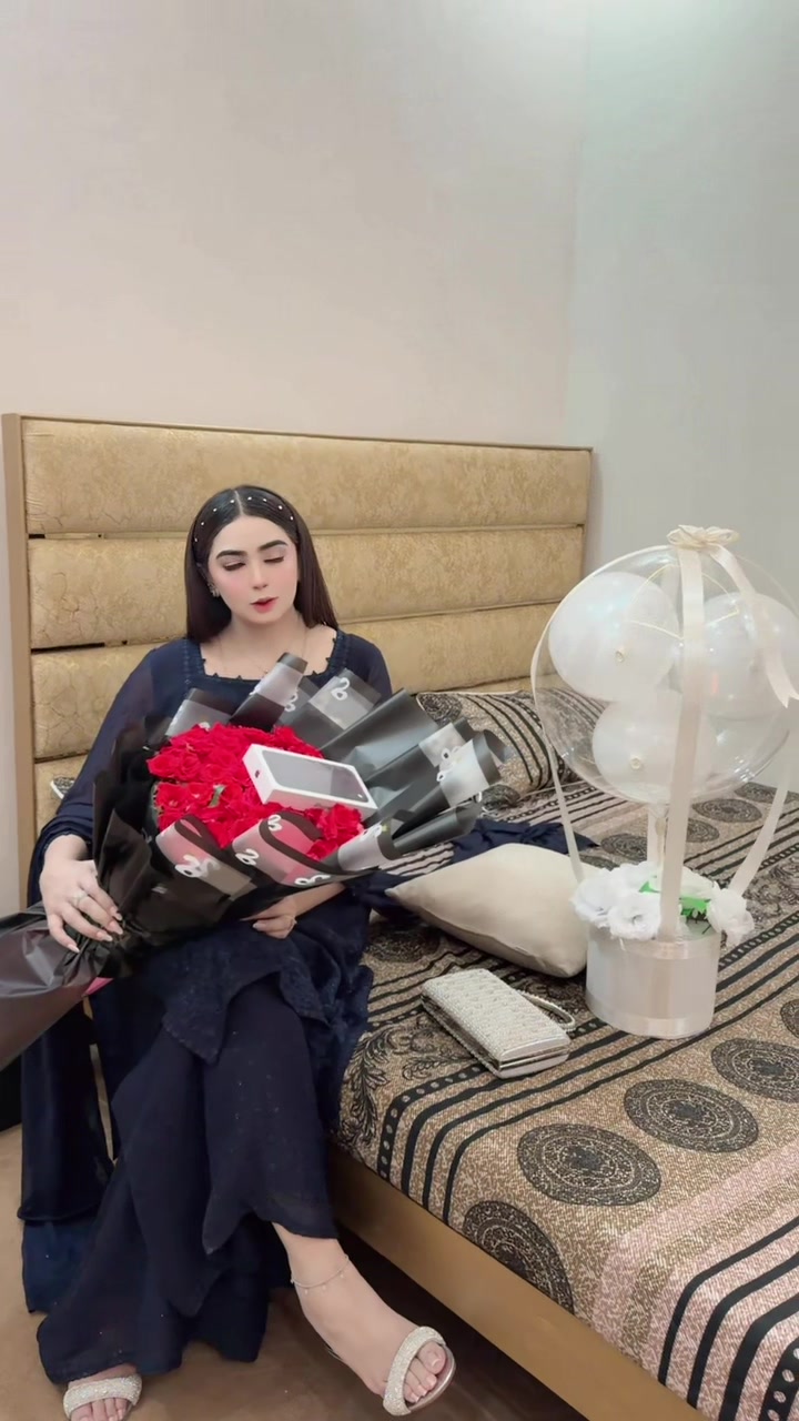 @NooR ALi 👸🏻🥀