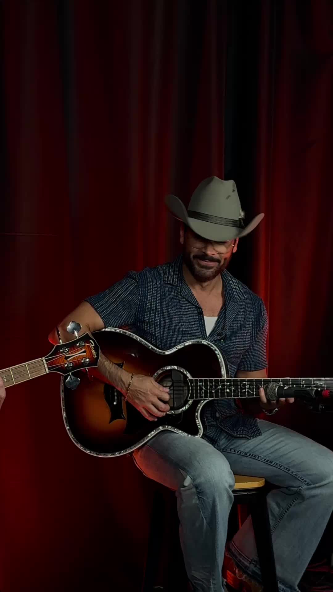 @Grupolaleyenda