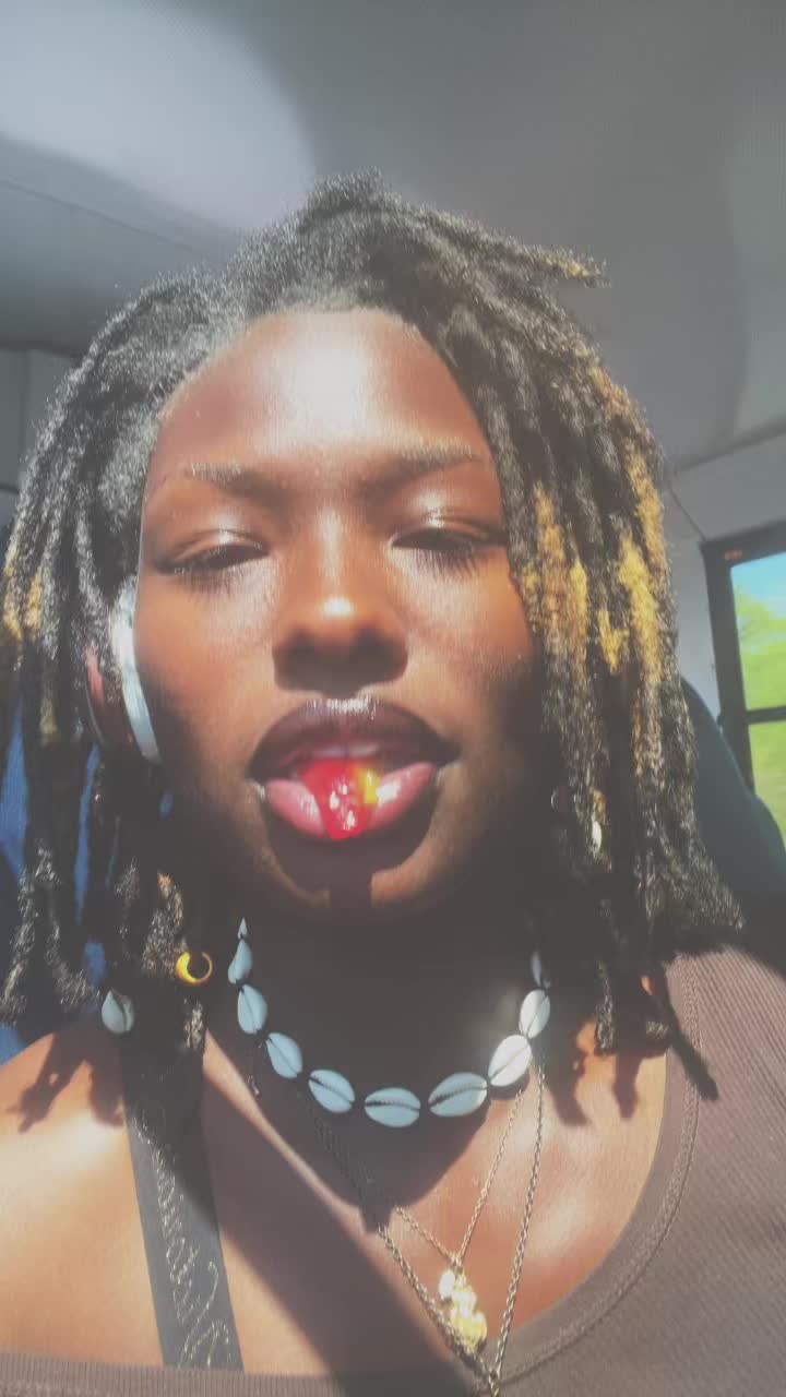 @🫶🏾