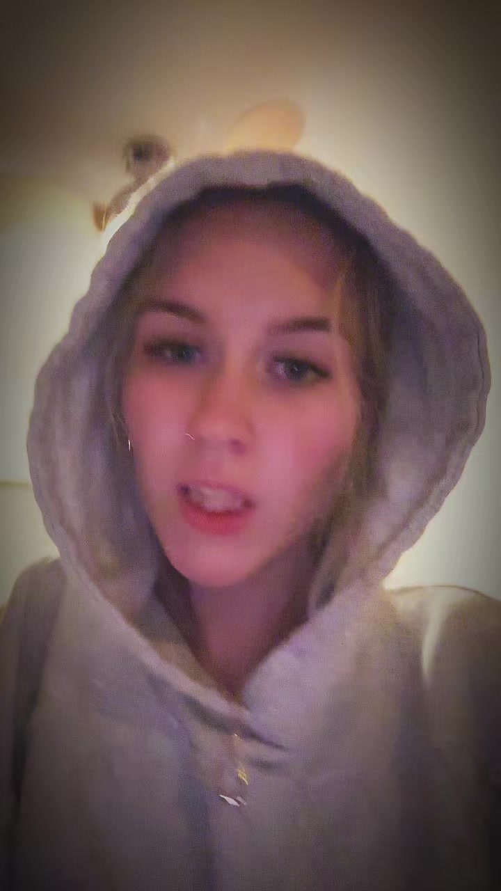@unironicallyblonde