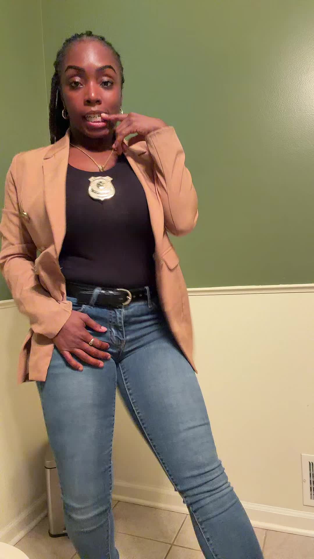 @Mone’t Greenlee 👑🌷💜