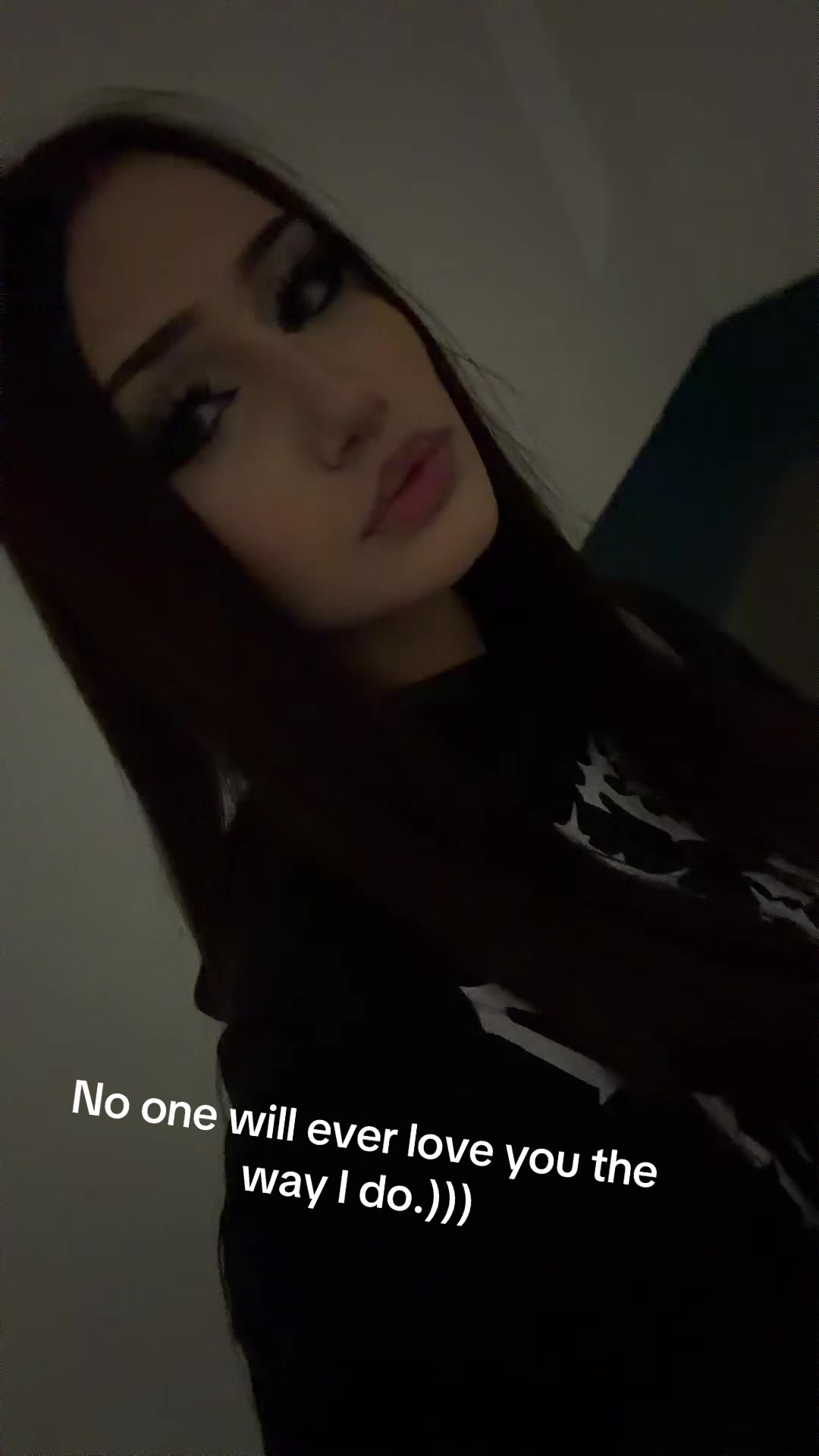 @)))