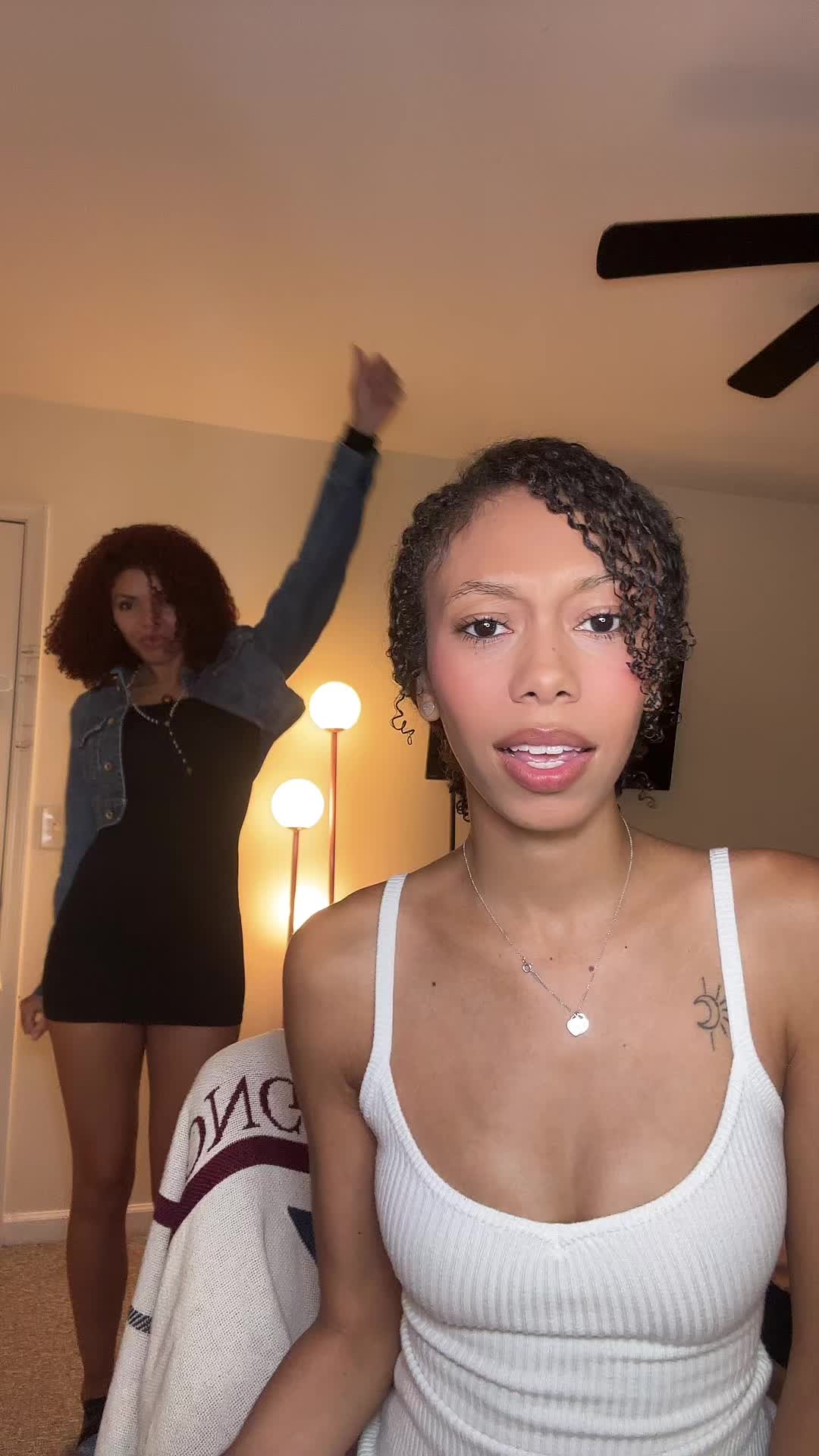 @AYSIA NICOLE