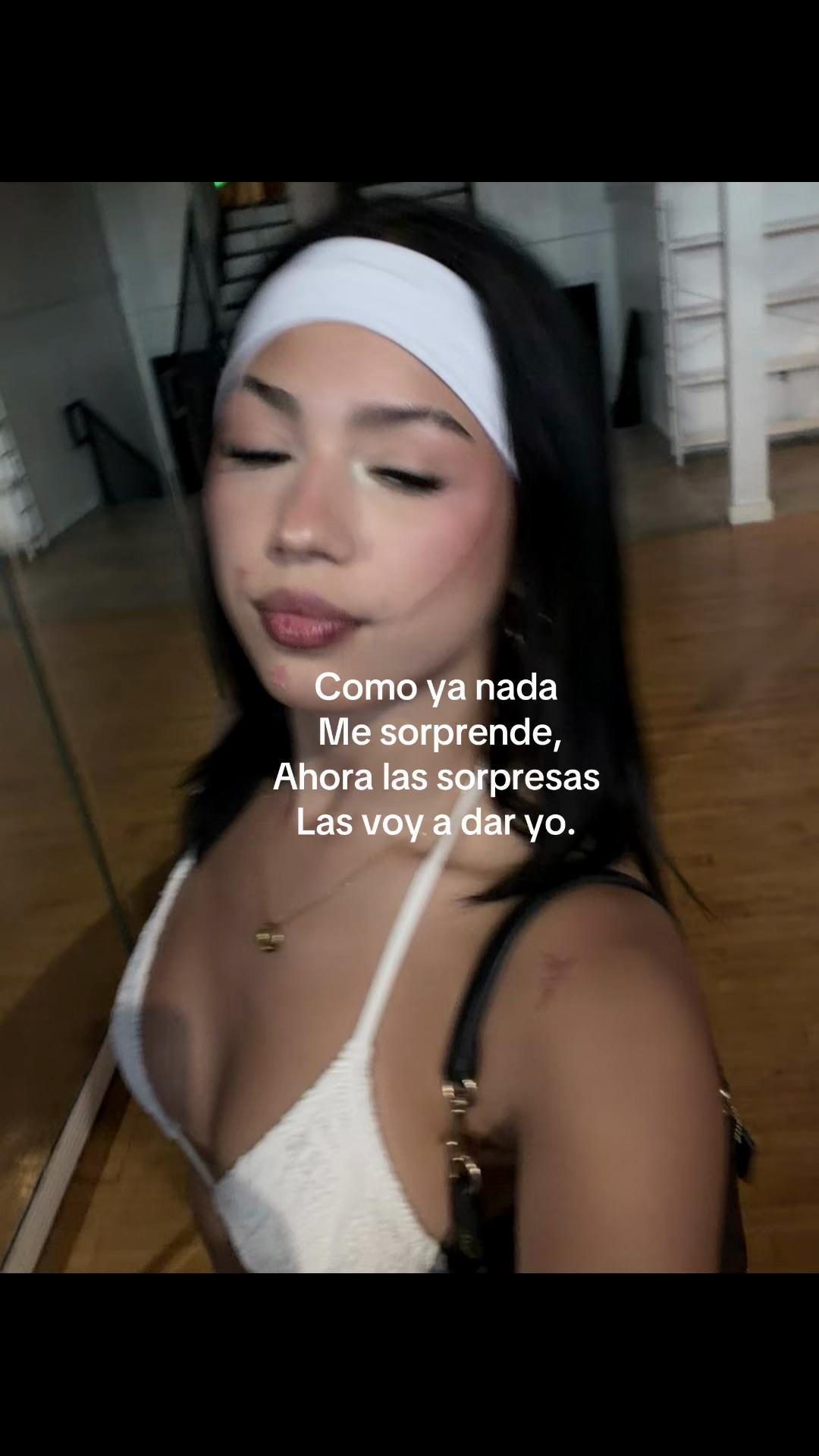 @victoria:)๐