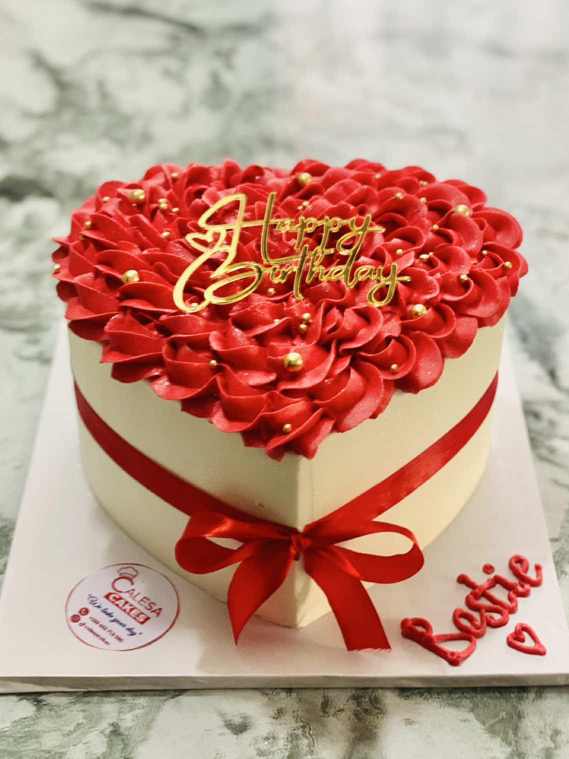 @calesacakes