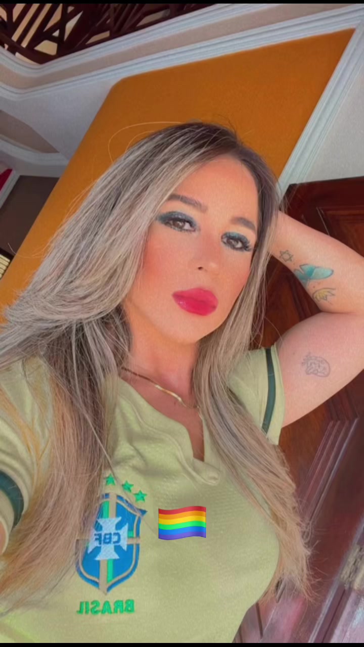 @Helana Castro ✨🐝🌻💛