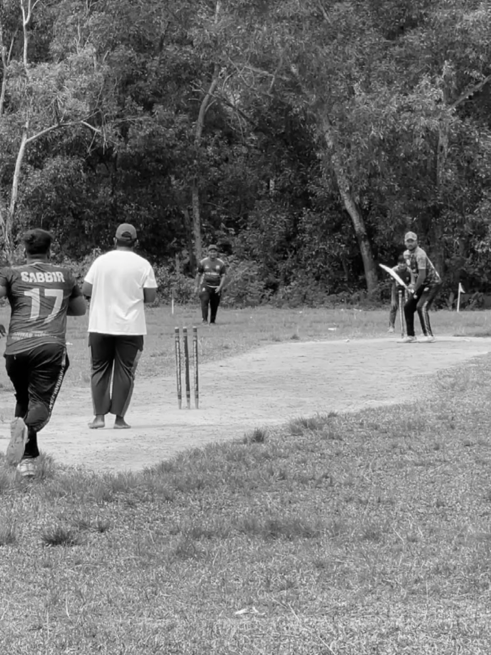 @M R J
