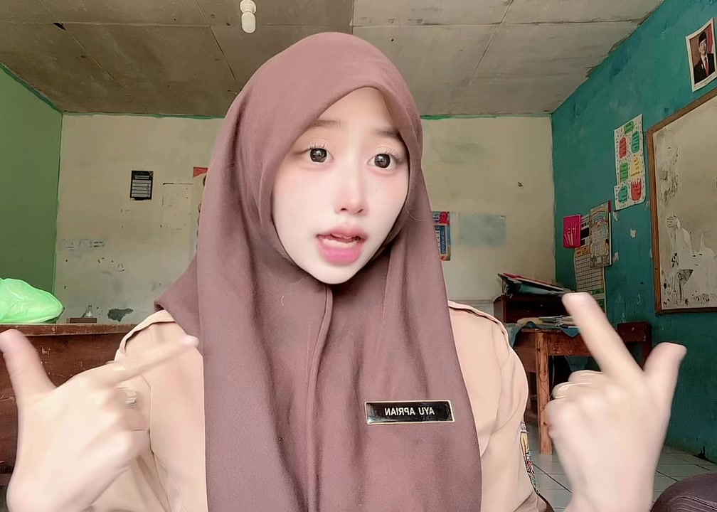@Ayuu