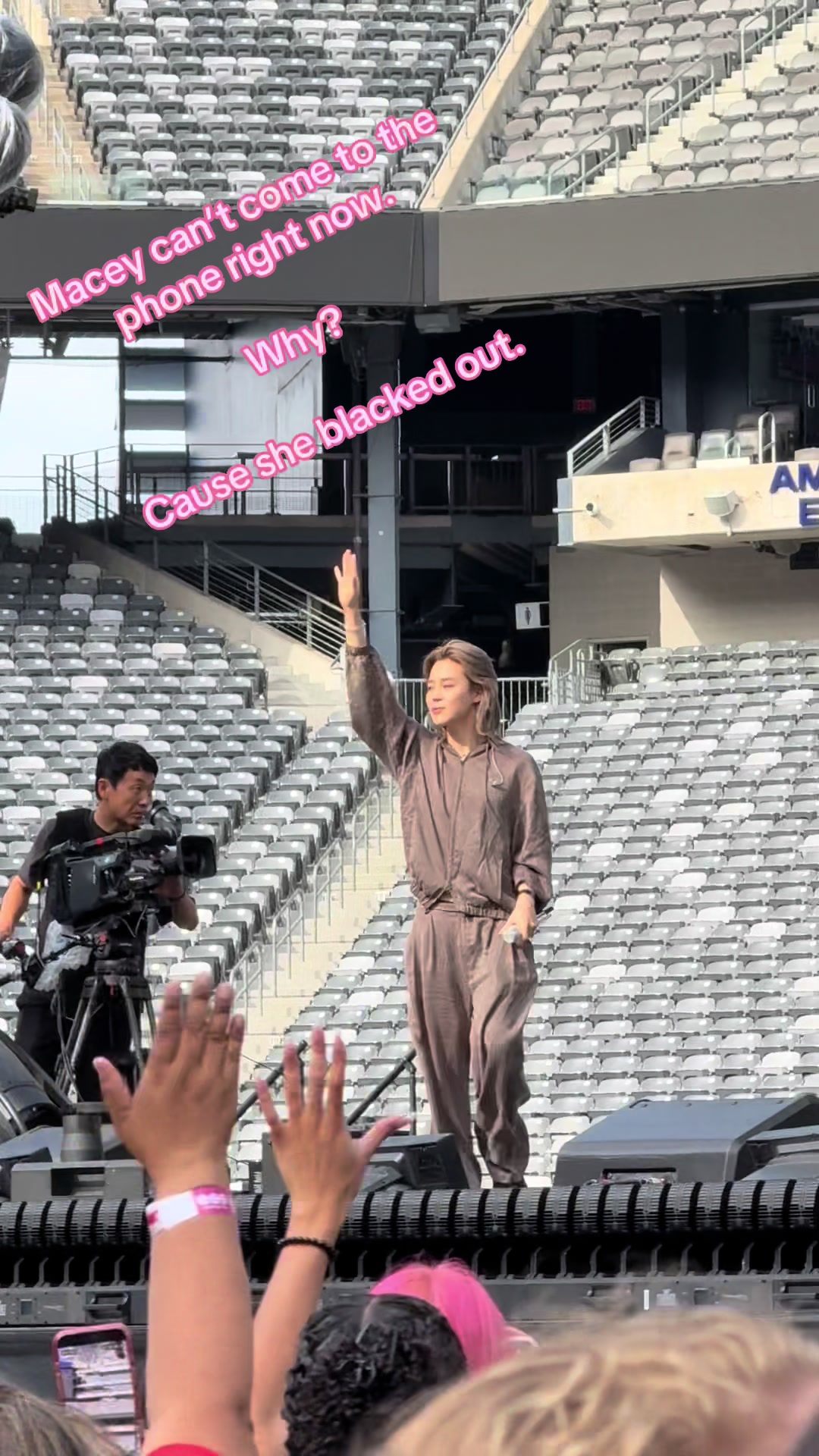@ACourtOfFizzAndStarlight|Macey