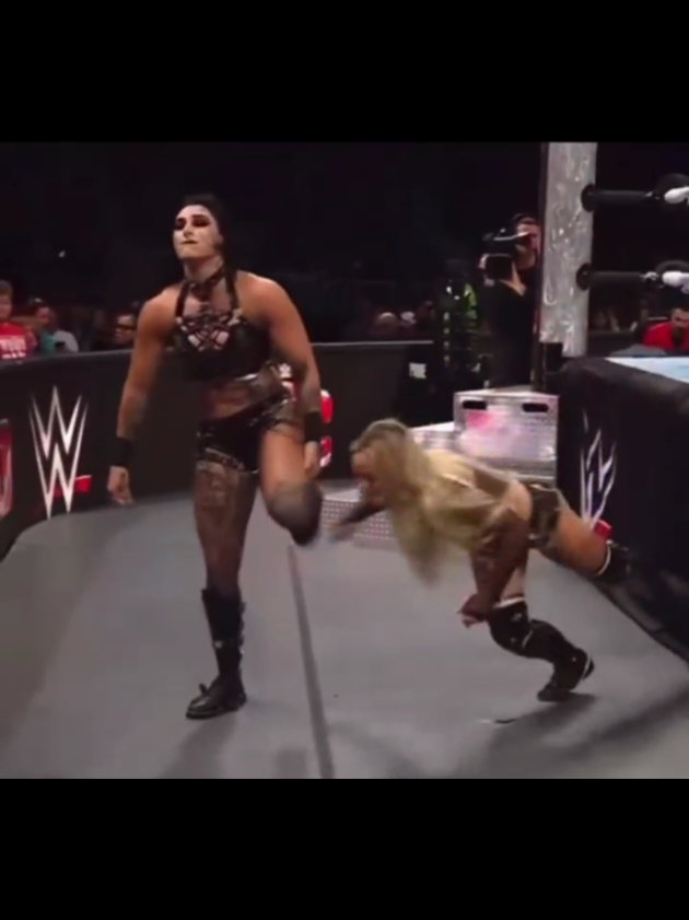 @Divas/Wrestlers