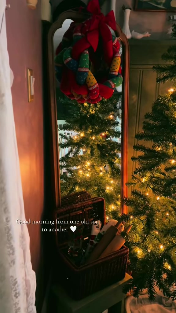 @TheGrandmaCottage &bull; 🪞🕯️🪿