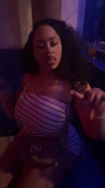 @UniquelyMahoganyy
