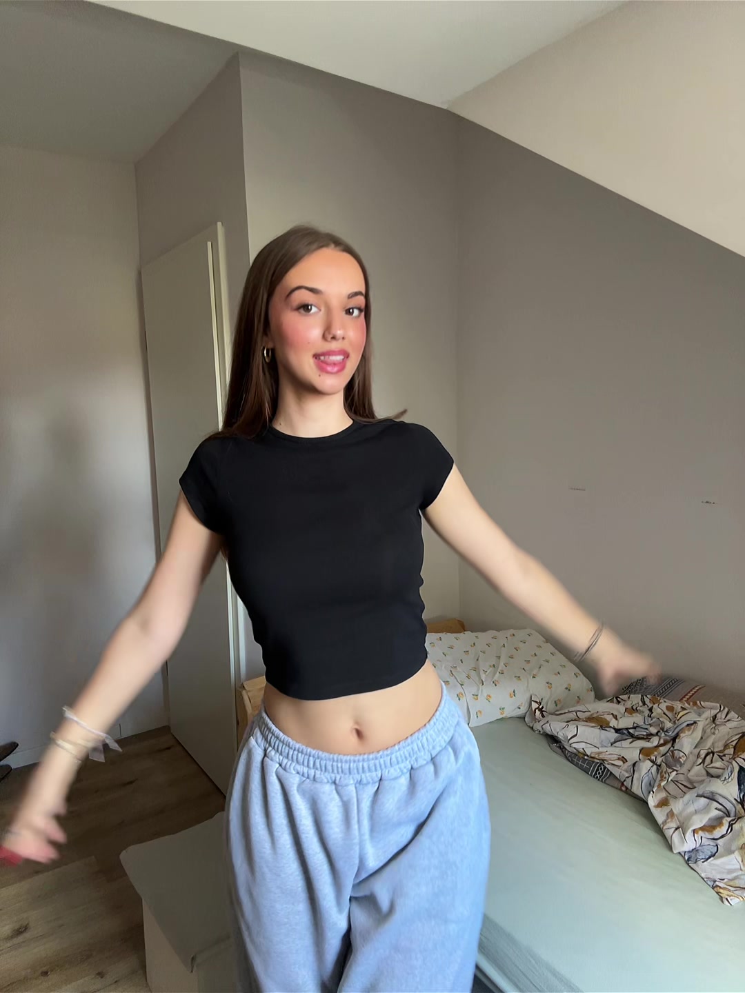 @vjola