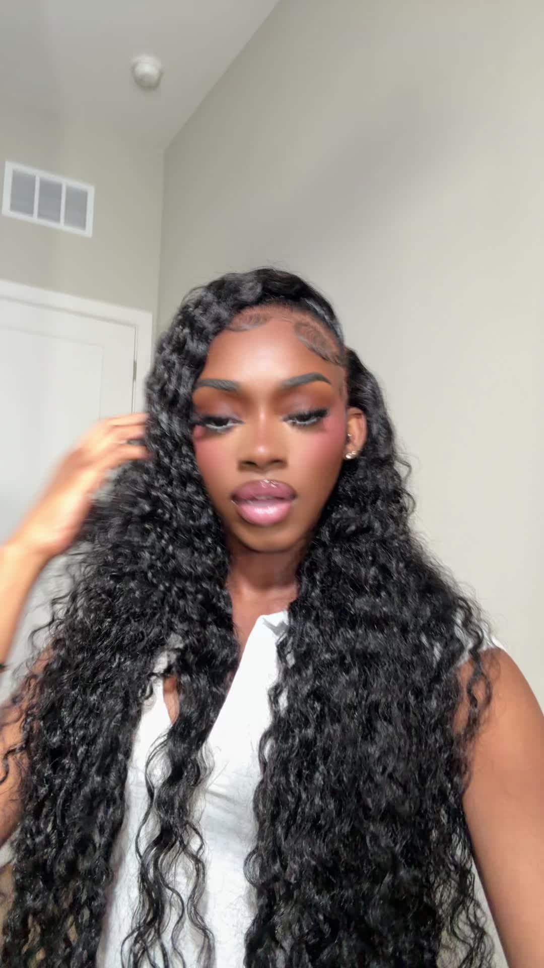 @luhneeezzy