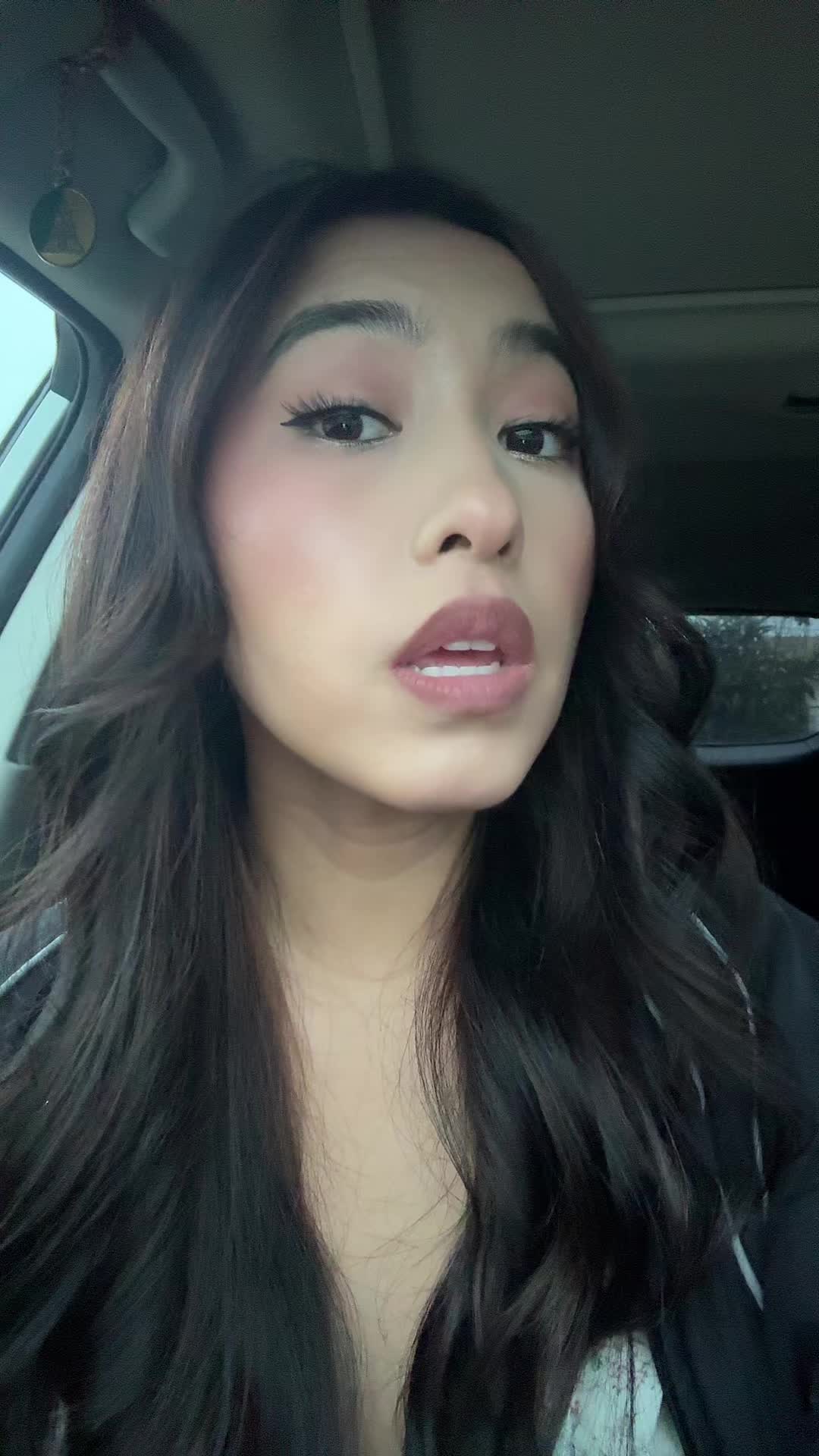 @AsianChickLily
