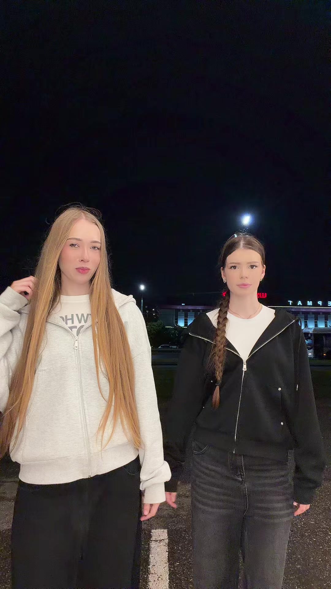 @👩🏼👩🏽