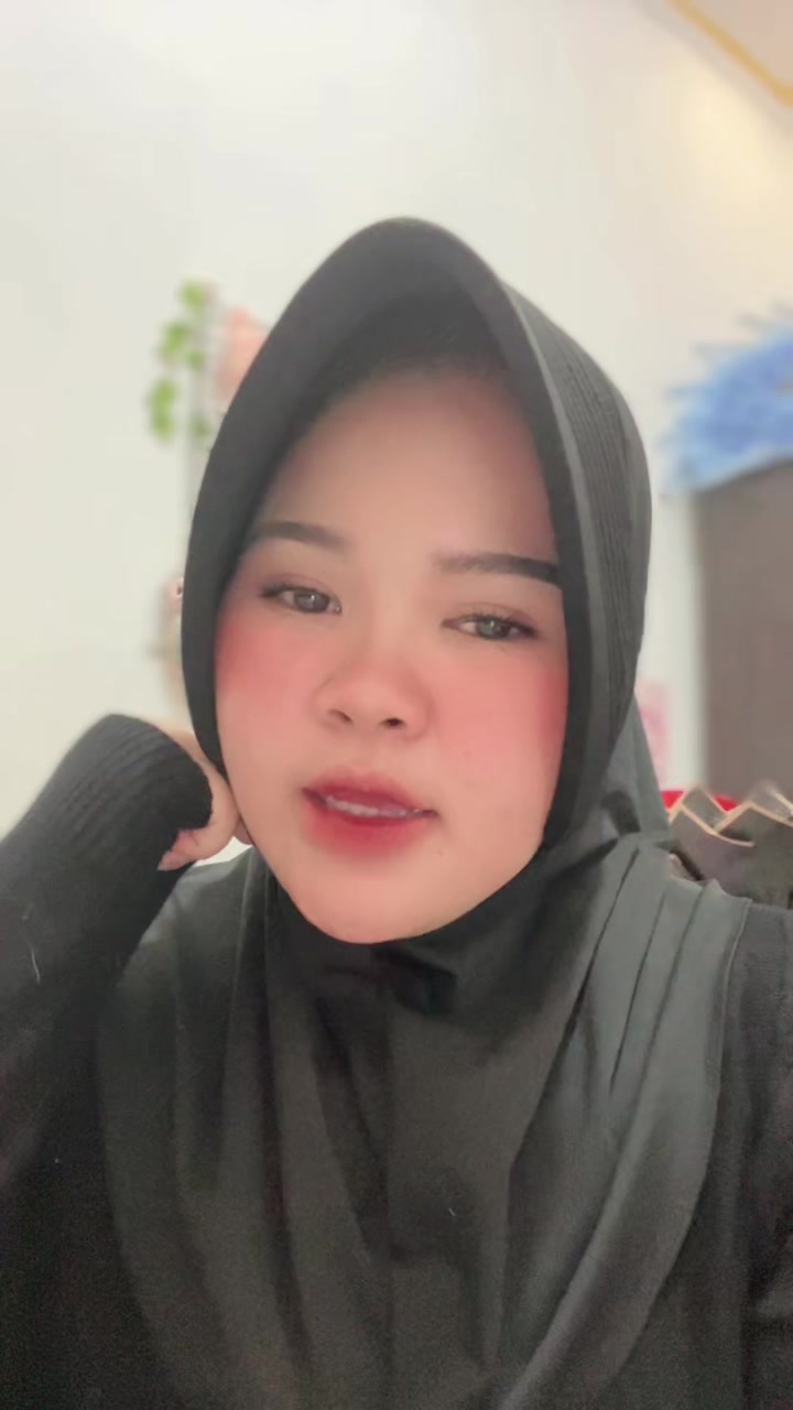 @Nisaa18