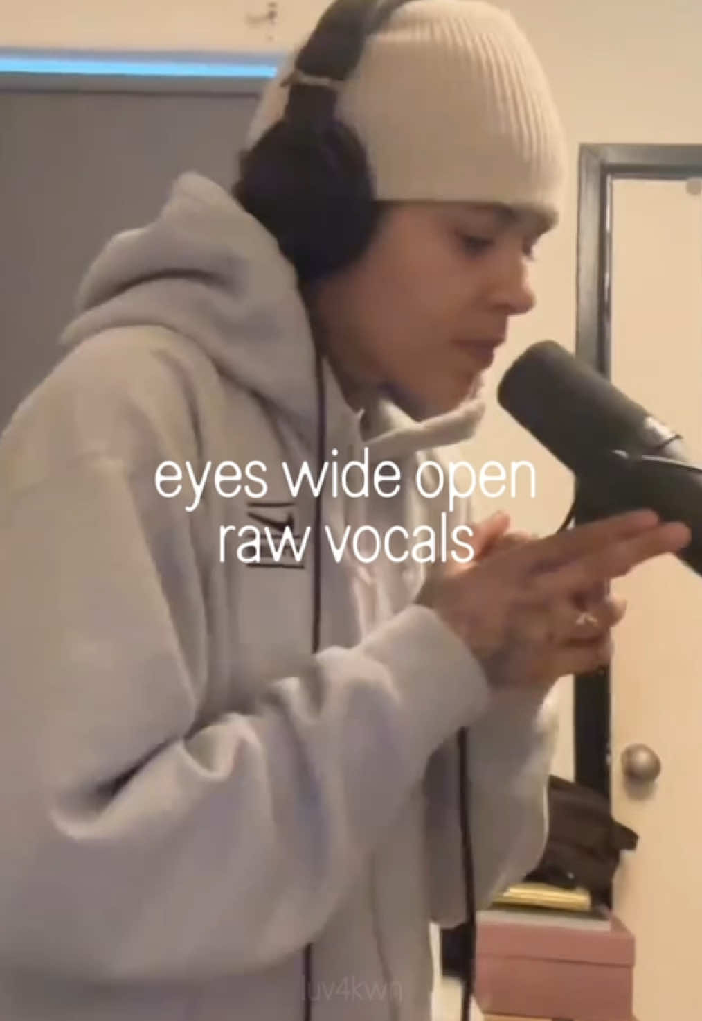 @𝒟