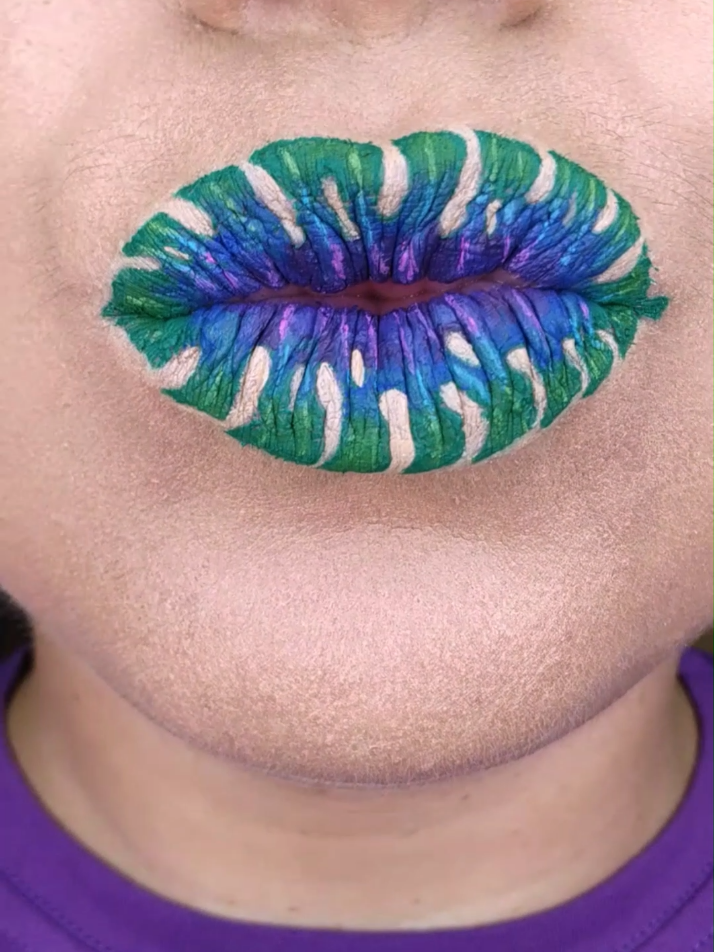 @TheMirrorBeauty lip art 💋🌈💄