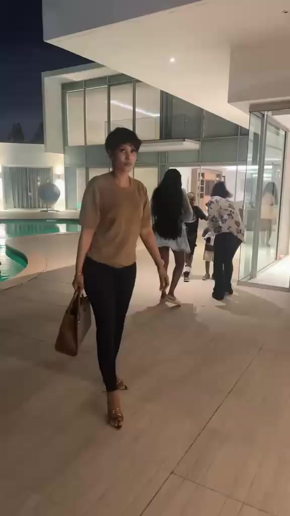 @leilakanediallo