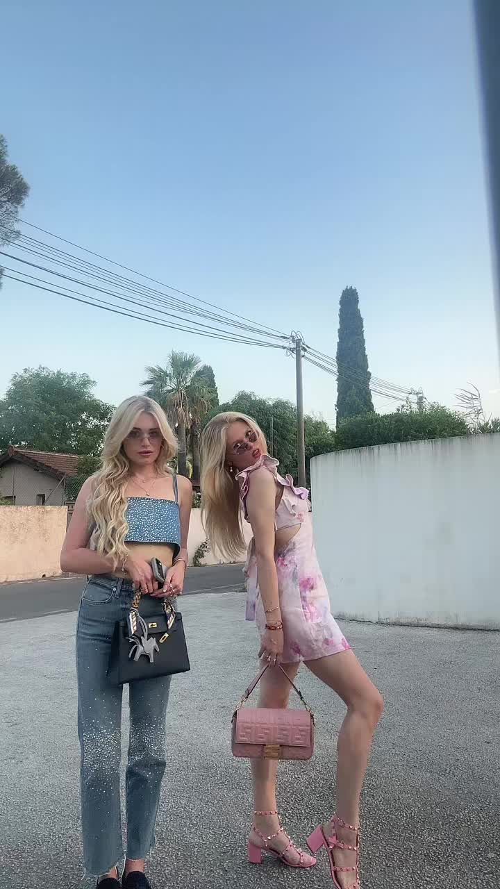 @Charlottee